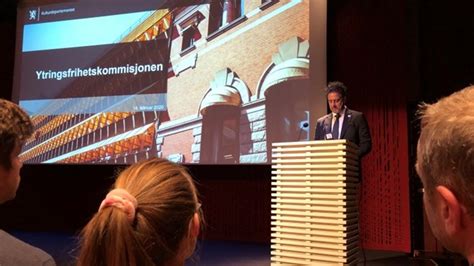 Begard reza trekker seg fra ytringsfrihetskommisjonen, som hun mener har invitert inn rasister og hatpredikanter. Ytringsfrihetskommisjonen - regjeringen.no