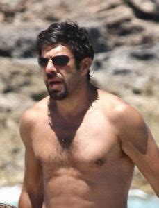 Notizie, foto e video su pierfrancesco favino, tutti gli aggiornamenti da leggo.it. Pierfrancesco Favino in libertà: nudo in spiaggia a ...