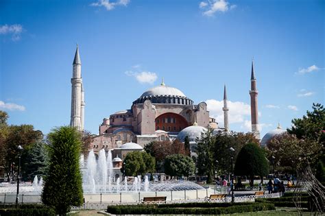 Istanbul är unik med sin mångfald av olika kulturer och kombinationen av traditionellt och modernt. Sultanahmet - Istanbuls topp sevärdheter - Ladies Abroad