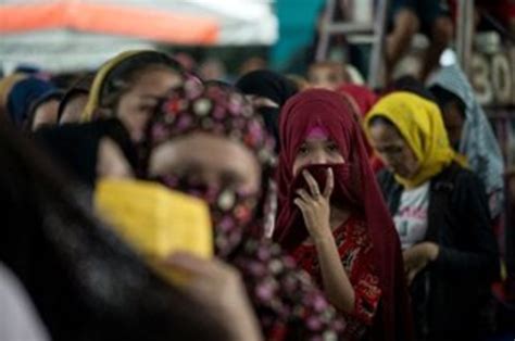 Which is the best guide for torn city? Young evacuees ask for privacy in evacuation centers in war-torn Marawi | Coconuts Manila
