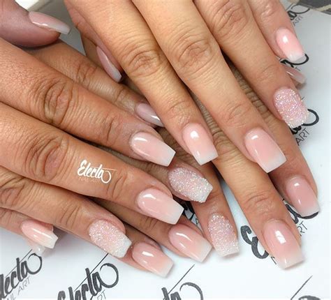 08:05 las uñas naturales aplicadas con acrílicos rosa transparente en punta coffen y una uña con hoja de oro. Diseños De Uñas Acrilicas Naturales - uñas decoradas con ...