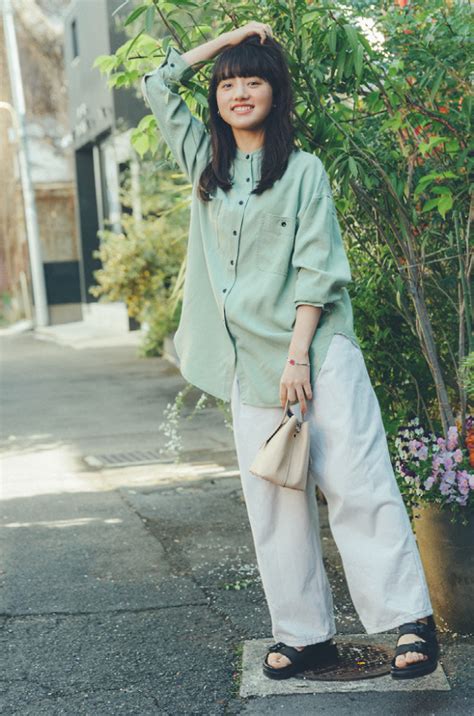 ・先ず 年齢 は、清原果耶さんが約二歳半年上のようですね。 学年でいうと 三学年離れています 。 ・ 二人とも関西の人 なんですね。 大阪、兵庫なのでお隣さんです。 ・ 身長 に驚きませんでしたか？ 年上とはいえ、清原果耶ちゃんの方が 12cmも高い ようです。 これは意外な事実ですね。 清原果耶 身長 | 清原果耶の演技がヤバイ!出身高校はどこ ...