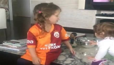 Galatasaray forması ve ürünleri en iyi kalitedeki kumaşlardan üretilmiş ürünlerdir. Galatasaray forması giyen dünyaca ünlü golcünün kızı