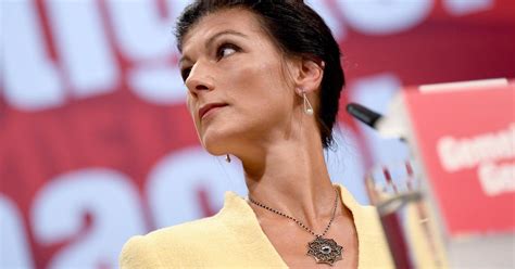„sahra wagenknecht vertritt, wie hier nachweislich gemacht, ein eigenes, dem programm der linken in vielen punkten widersprechendes programm, kritisieren die initiatorinnen und initiatoren des. Sahra Wagenknecht: „Ich will nichts unterstellen, aber ..."