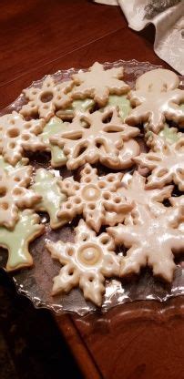 18.11.2018 · it's that time of year again, where many will be looking for the best icing for decorating cookies. Cookie Icing/Frosting That Hardens | Recipe in 2019 | Frosting recipes, Cookie icing, Sour cream ...