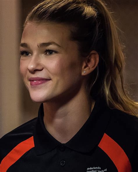 France's line player beatrice edwige vies for the ball with netherlands' goalkeeper tess wester during the ehf euro 2018 european women's handball. 10.6K vind-ik-leuks, 62 reacties - Tess Wester ...