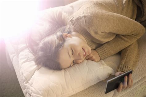 Use lighting to your advantage to enhance the quality of your selfie. Sleep Selfies: How to Take a Sleep Selfie Guide - Facetune2