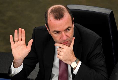 Tipikus brüsszeli hatalmi viszályt láthatunk. Manfred Weber vérig sértette a magyarokat - vasarnap.hu