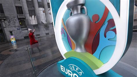 UEFA verschiebt Fußball-EM auf Sommer 2021 | MDR JUMP