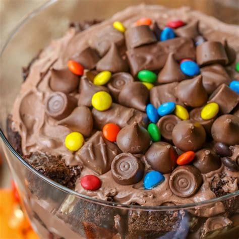 Top each dessert with a dallop of the whipped note: Hershey\'S Easter Candy Brownie Trifle / Easy Chocolate ...