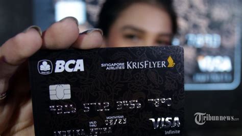 Sama halnya ketika anda memiliki kartu atm menentukan pin dan melakukan aktivasi pada kartu kredit pun tak kalah pentingnya. Transaksi Pakai Kartu Kredit BCA, Pengunjung Astindo ...