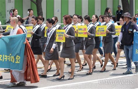 국내에서 자체 개발한 1편성 10량 동력집중식 고속철도 차량. KTX 해고 승무원, 12년만에 코레일에 직접고용 된다 - 오마이뉴스