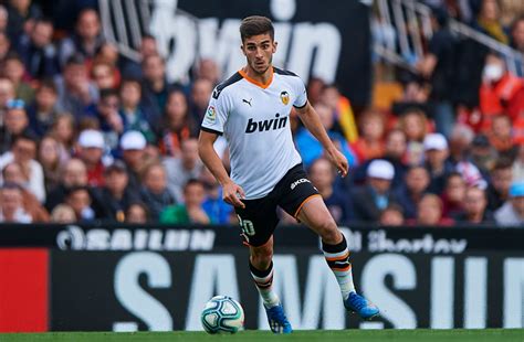 Born 20 march 1984) is a spanish former professional footballer who played as a striker. Report: Valencia willing to sell players to renew Ferran ...