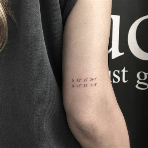 Aquí puedes ver dos fotos de tatuajes que son otra opción dentro de la caligrafía cursiva para tatuar, es imitar la escritura a mano. Tipos de letras para tatuajes - estilos y diseños a la ...