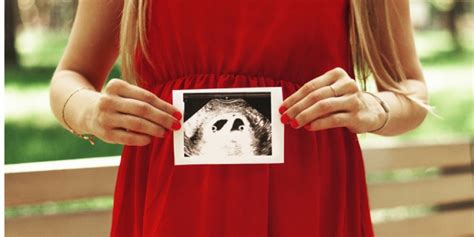 Para ahli fikih membahas haidnya perempuan yang sedang hamil karena hal itu berkaitan dengan kewajiban menjadikan masa suci sebagai tanda berakhirnya masa haid. 16 Ciri-Ciri Hamil Sebelum Telat Haid | Diadona.id