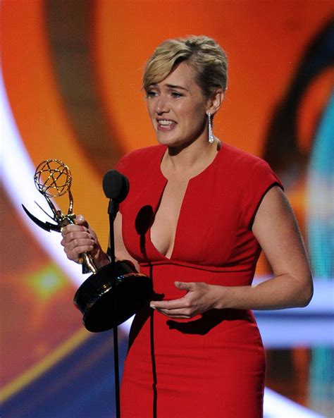 With kate winslet, guy pearce, evan rachel wood, brían f. Historias (Bastardas) Extraordinarias: Premios Emmy 2011 ...