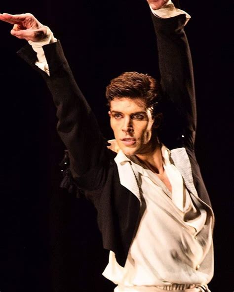 Principal dancer dell'american ballet theatre di new york e contemporaneamente étoile del teatro alla scala di. Chi è Roberto Bolle: Età, Altezza, Peso, Instagam ...