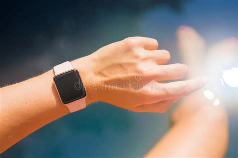 Träna svenska learn swedish lär dig svenska svenska swedish svenska klockan klockan swedish clocks. Digital Klocka Med Parallell Tid Arkivfoto - Bild av ...