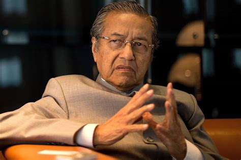 Mahathir mohamad putrajaya, malaysia prime minister of malaysia (1981. Saya Cuma Janji, Akan Letak Jawatan' - Tun M - Anak Sungai ...