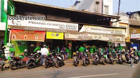 Hanya dengan uang rp 5.000 anda bisa mendapatkan satu buah pisang goreng yang lezat campuran cita rasa manis madu. Pisang Goreng Madu Bu Nanik - Tanjung Duren - alamat ...