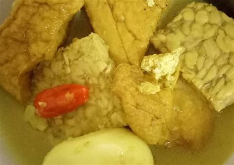 Saat ingin memasak dengan cepat, kamu langsung bisa goreng sesuai selera. Resep Tahu, Tempe, Telur Bumbu Kuning oleh Bundanya ...