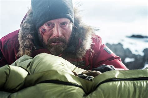 But here the survival is in the snow instead of the sea. Arctic Film 2018 - Télé Star