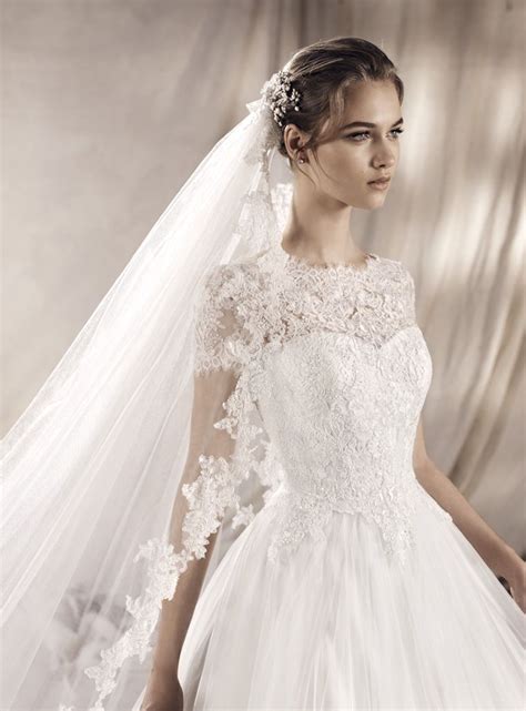Mit einem hochzeitskleid mit ärmel wird ihnen auch bei eisigen temperaturen nicht kalt. White One Brautkleider Kollektion 2017 | Hochzeitskleid ...