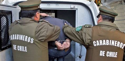 Tras registrarse más de 2.600 casos positivos en un solo día en chile, el ministerio de salud de ese país decretó la cuarentena total en el gran. Noticias Chile | Detienen a tres oficiales de Carabineros ...