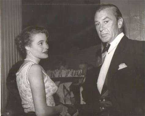 Sep 06, 2021 · gary cooper with his wife, veronica balfe, and daughter, maria cooper, at a new year's party held at romanoff's in beverly hills, calif., dec. Filmes Antigos Club - A Nostalgia do Cinema: Gary Cooper ...