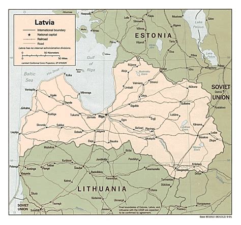 Como en todas partes en el hemisferio norte, los días en los meses de verano no sólo se están volviendo. Detallado mapa político de Letonia con carreteras y ...