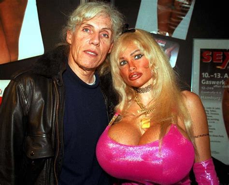 Busty brunette penelope piper gives head in pov. Famous dead celebrities autopsy-porno archive
