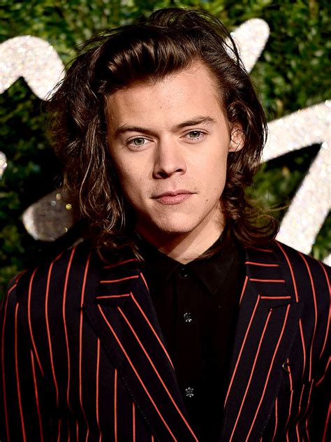 Contact harry styles on messenger. Harry Styles sufrió otra vergonzosa caída - Canal 105.1 FM ...