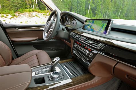 Inside, unless the previously unavailable oyster or cinnamon brown leather is. interieur avant BMW X5 | Blog Auto Sélection = Le condensé ...