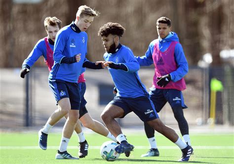 It spreads rapidly through direct. Diese drei Talente lässt Titz bei den HSV-Profis ran