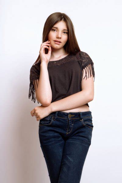 A community for 13 years. A beautiful 13-years old girl dressed in jeans and T-shirt in studio on black background — Stock ...