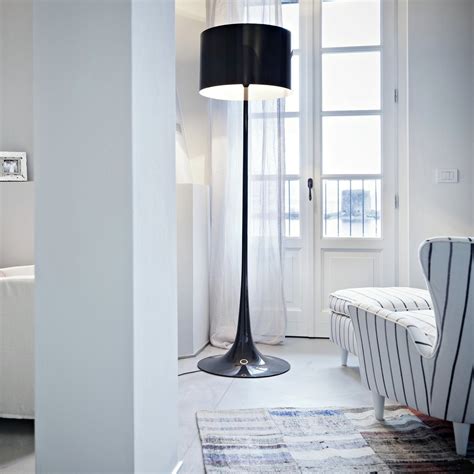 Spun light floor lamp dimmable in shiny white mud and black. Spun Floor Lamp by Sebastian Wrong for Flos | Context Gallery
