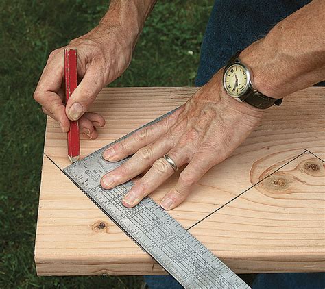 Stair stringers are the backbone of any set of stairs. Laying Out Basic Stair Stringers - Fine Homebuilding