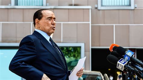 Berlusconi's 'bunga bunga' trial appeal begins, but he can't go as he's working in a hospice. Silvio Berlusconi - Potente padre met grove grappen | Panorama