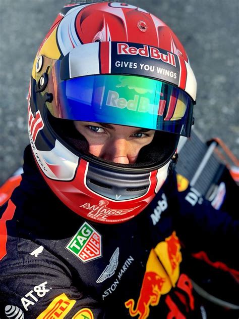 Así es el casco de gasly con el que homenajea a ayrton senna. Pierre GASLY | Pierre, Toro rosso, Helmet