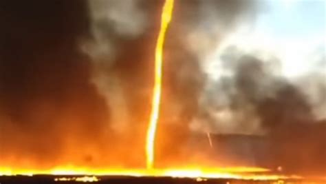 Chris tangey a filmé cette tornade de feu près d'alice springs en australie le 11 septembre. Vidéo - Angleterre: découvrez une tornade de feu ...