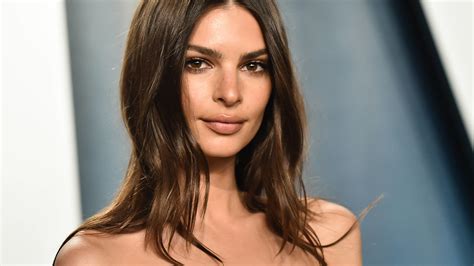 Emily ratajkowski ist zum ersten mal schwanger. Schwangere Emily Ratajkowski zeigt ihren nackten Body nach ...