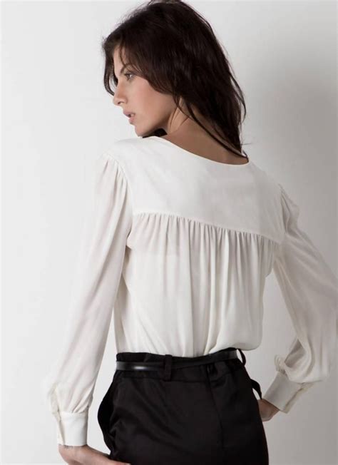Vind fantastische aanbiedingen voor white satin blouse. Pin by krystalline on GLOSS | FASHION TASTEBUDS | White silk blouse long sleeve, Long sleeve ...