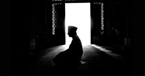 Nabi shallallahu 'alaihi wa sallam bahkan menyebut shalat tahajud sebagai shalat yang paling afdhal, setelah shalat wajib. Cara Solat Sunat Tahajjud