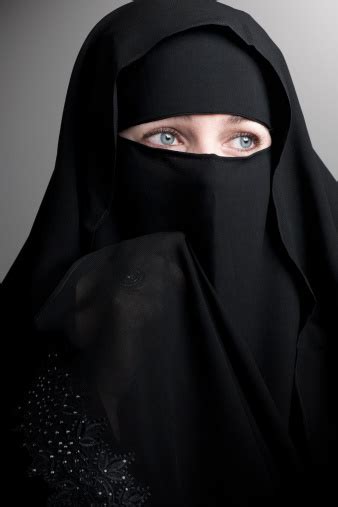 According to google safe browsing analytics, nikab.com is quite a safe domain with no visitor reviews. Nikab Islamic Veil Stock Photo - Download Image Now - iStock