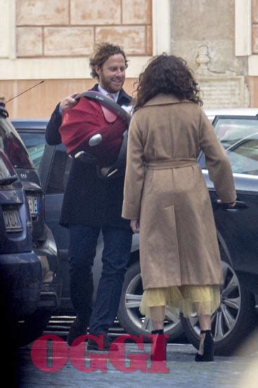 L'annuncio è arrivato su instagram dalla stessa neo mamma. Giusy Buscemi: coccole alla figlia Caterina Maria, musi ...