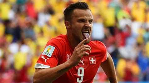 «es gibt nur die schweizer nati. Crystal Palace should go all out to sign Haris Seferovic ...