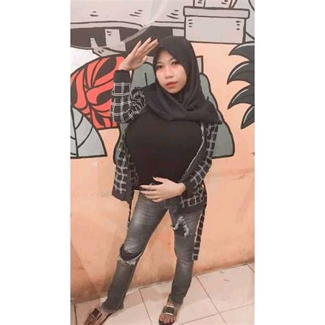 Tiktok miftahul husna dari pake jilbab sampe lepas jilbab, besar banget otot2nya. Miftahul Husna - Hari Yang Telah Kujalani | Facebook