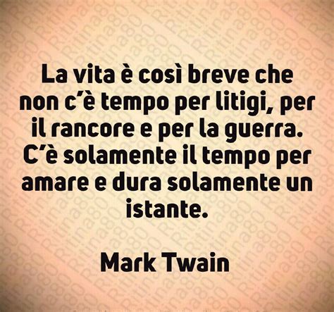 Un giorno scopre improvvisamente di avere un fratello acquisito, giovanni, ragazzino di tredici anni. La vita è così breve che non c'è tempo per litigi, per il ...