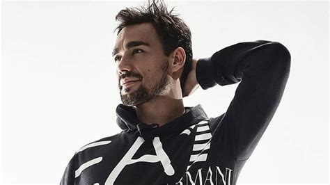 Dopo l'interruzione della collaborazione con hydrogen, fabio fognini ha ufficializzato il suo nuovo sponsor: Armani: il tennista Fabio Fognini ambasciatore del brand ...