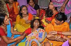 indian nepal earthquake birth widow husband dead india woman mother after quake shattered hits dozens relatives comforted friends outskirts patna